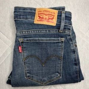 womens blue jeans - levis size 26